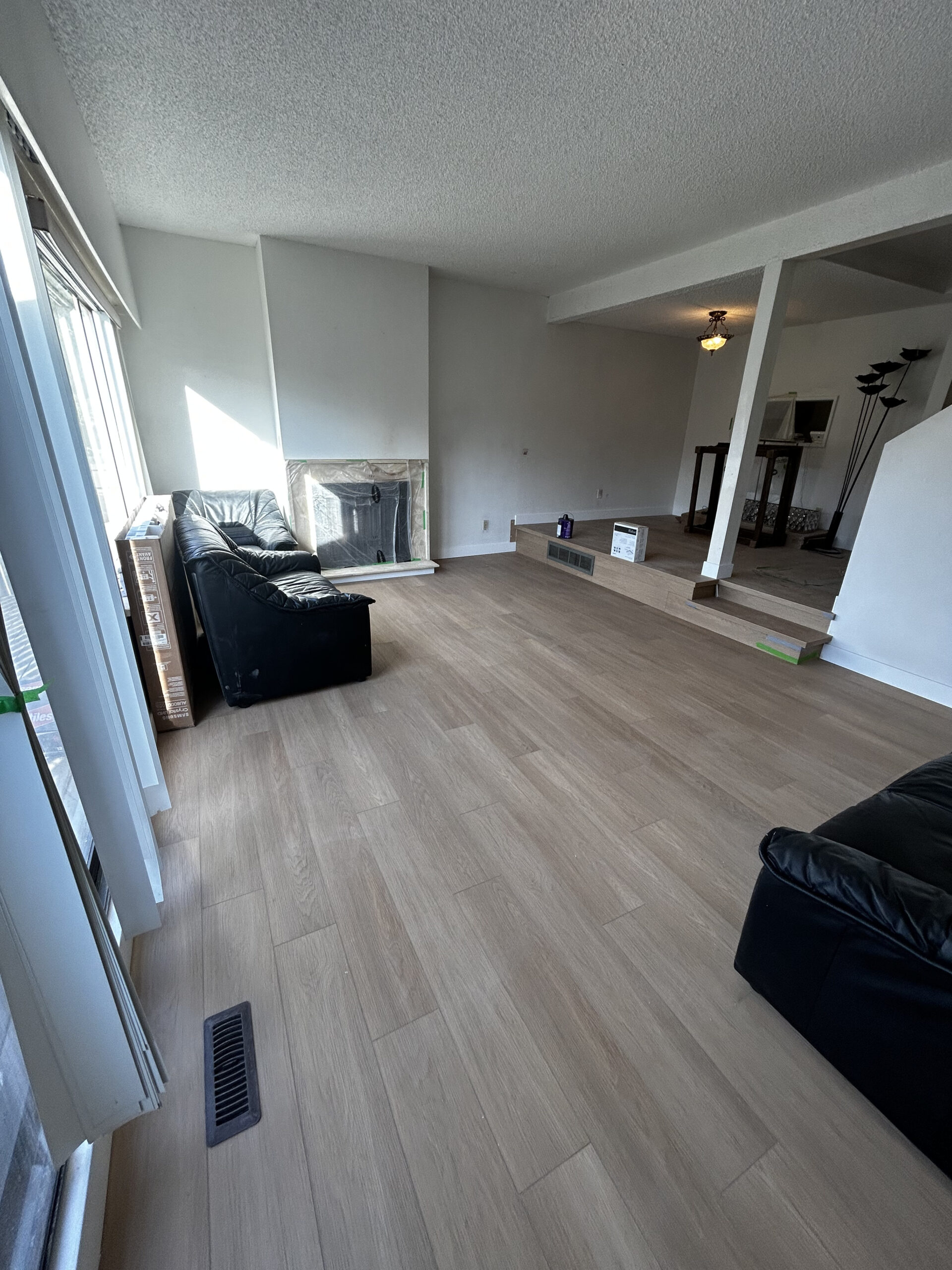 Vinyl flooring installation north vancouver https://ineedflooring.ca/wp-content/uploads/2023/11/Akila-Living-Room-After-scaled.jpg